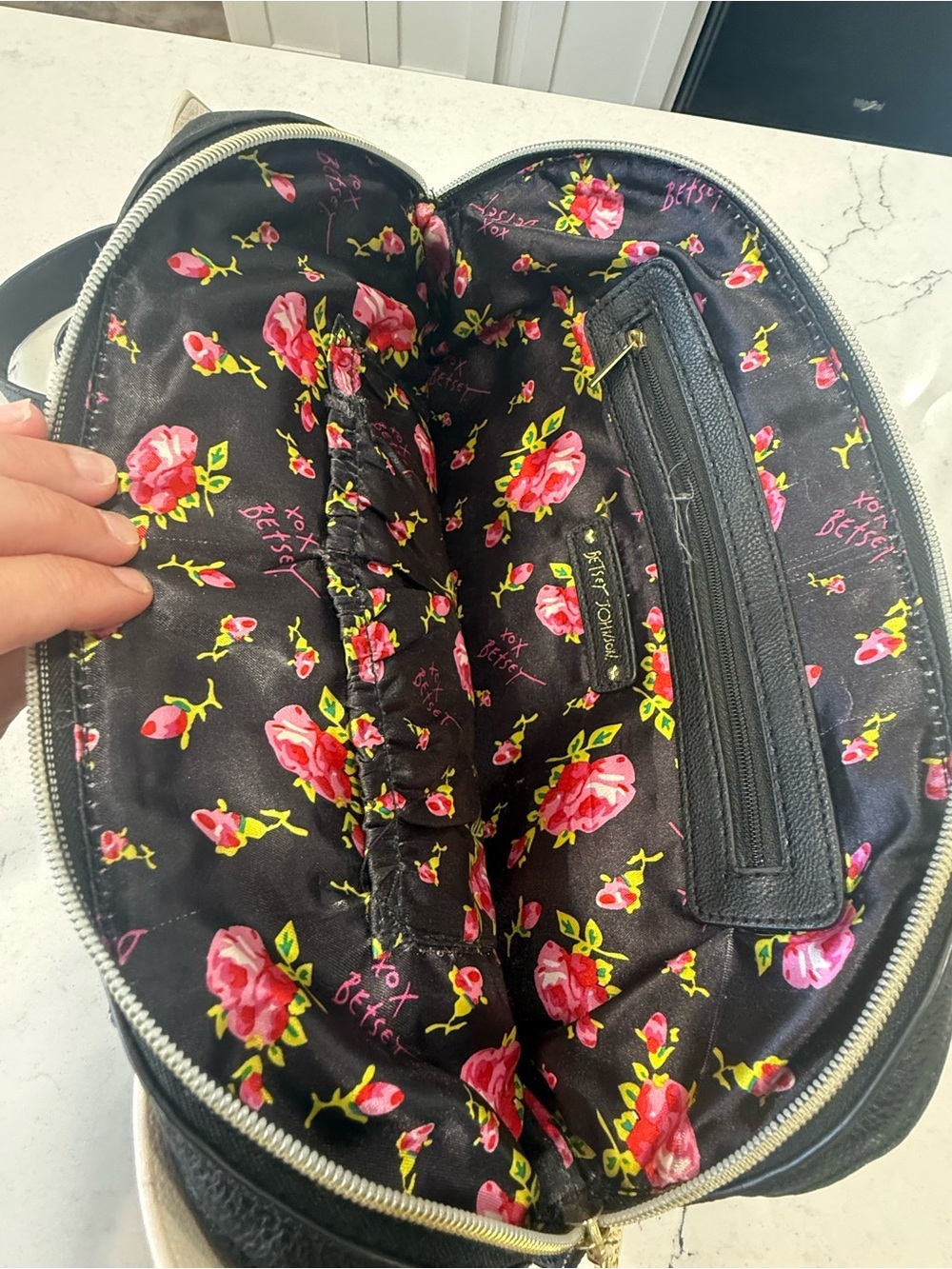 Betsey Johnson Black Heart Quilted Satchel White Bow Gold Hardware Floral Lined - Picture 6 of 7